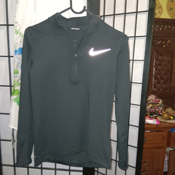 Nike active top - Picture 2 of 2
